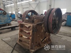 400*600颚式破碎机维修图片