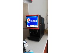 可乐机是专业制作碳酸饮料的设备图片