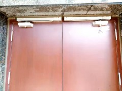 电动闭门器
