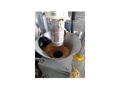 鑫源牌全自动木屑压块机电脑控制快速动作新一代机型l