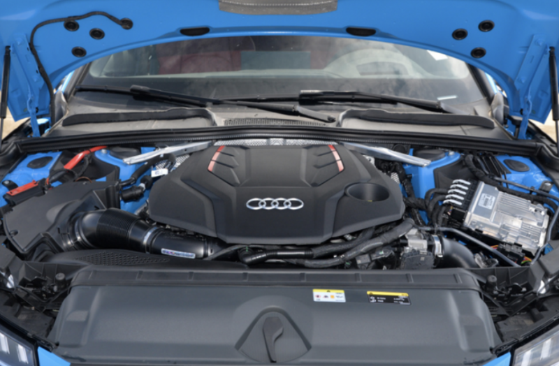 奥迪SQ5新车搭载3.0T V6涡轮增压发动机 售63.28万元/百公里加速仅5.3秒