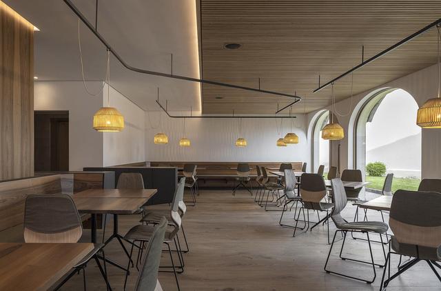 轻法式餐厅咖啡厅设计（高格调的咖啡餐厅设计）(3)
