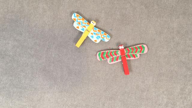 儿童手工纸制作蜻蜓（寒假宝宝手工只需3步）(12)