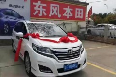中国广东实行车牌拍卖制度,很多有钱人为了拍豹牌不惜给几百万高