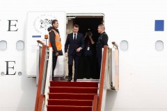 法国总统马克龙抵达北京,为期3天的国事访问